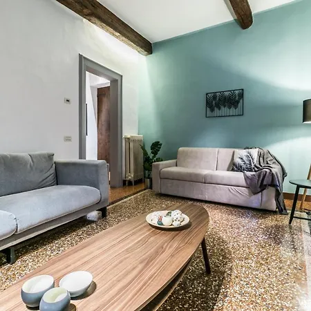 Familybo Santo Stefano 公寓
