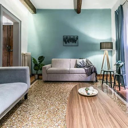 Familybo Santo Stefano 公寓