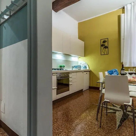 Familybo Santo Stefano 公寓